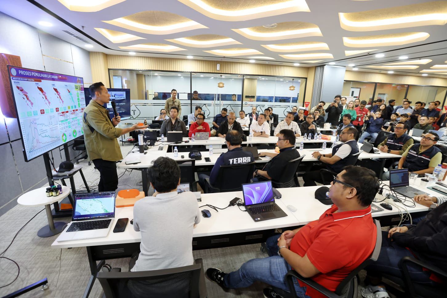 Bencana Sumatra: AHY Tinjau dan Percepat Perbaikan Jaringan Komunikasi